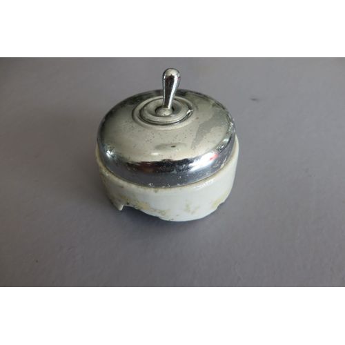 Ancien interrupteur porcelaine métal chromé LEGRAND