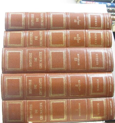 Histoire Du Développement Culturel Et Scientifique De L'humanité En Quatre Volumes -Tome I Préhistoire, Tome Ii Antiquité, Tome Iii Moyen-Âge, Tome Iv Et V 1300-1775
