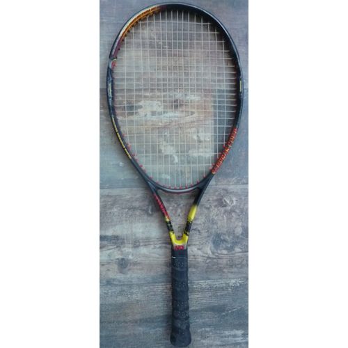 Raquette De Tennis Vintage De Marque Wilson , Modèle Sampras Comp 26 / Higt Beam Série / 645 Cm2 / 280 Grammes Avec Sa Housse .