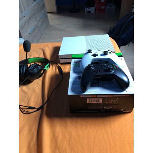 Xbox One S 500go Avec Fifa 18 Nba 2k18 Et Call Of Duty Ww2 En Version Dematerialisée, Casque Turtle Beach, 2 Manettes
