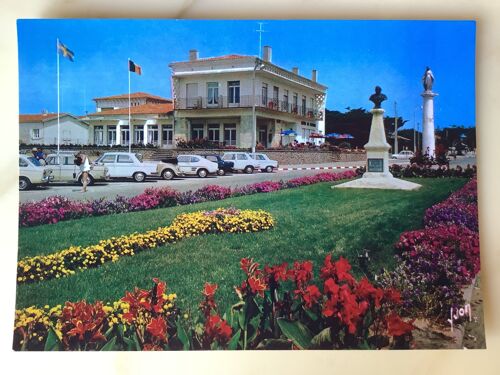 Montalivet (Gironde) La Place Fleurie