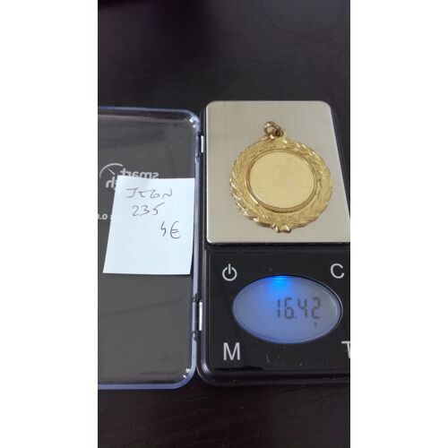 Medaille A Definir En L État Sur Les Photo