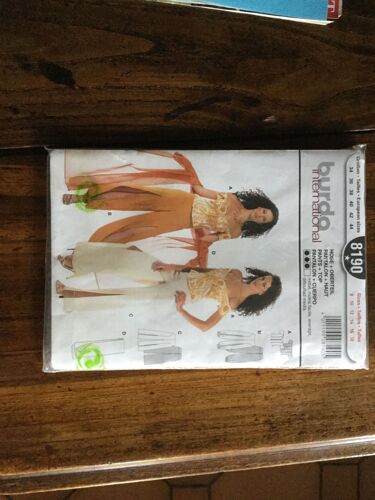 Patron Burda Internationale 8190 - Pantalon + Haut