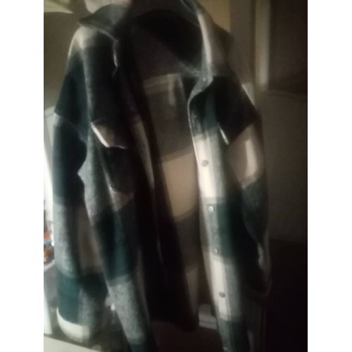 Chemise Acrylique Neuve Très Tendance.