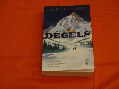 Dégels ( Titre Original - Disappearing Earth ) Premier Roman - - - Julia Phillips ,Née En 1988 Écrivaine Américaine . J'ai Lu 2020 .