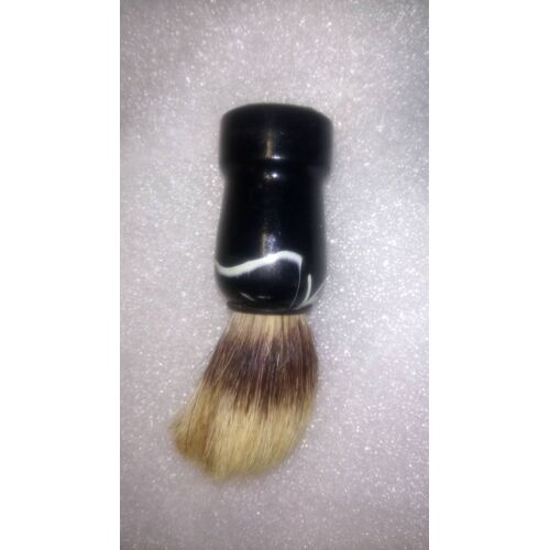 Blaireau De Rasage En Bois Noir Avec Une Ligne Blanche