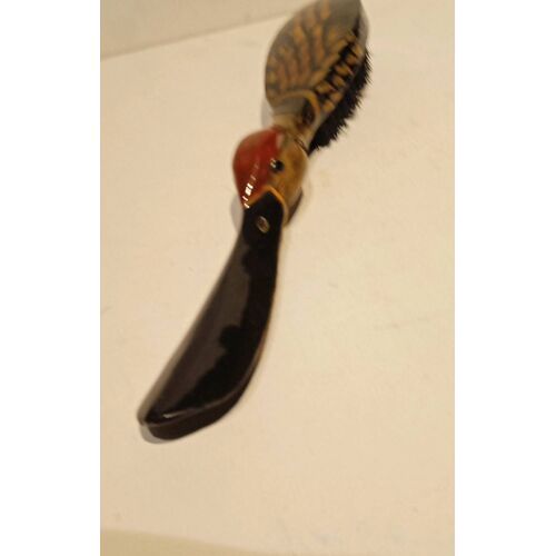 Une Brosse À Habits Et Chausse Pied Manche Canard