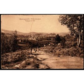 Carte Postale Ancienne, Madagascar, Paysage Du Sud, Paysans Sur Un Chemin