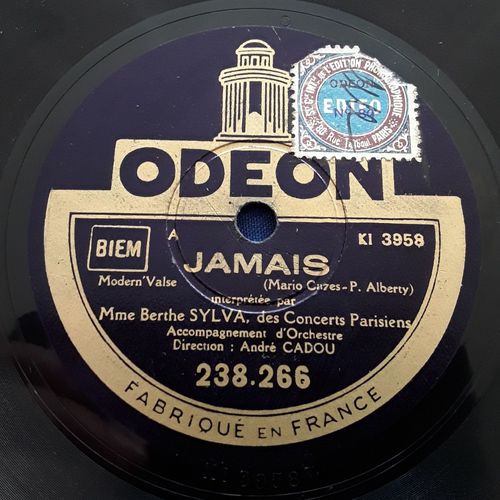 Jamais - Ce N'est Qu'une Caresse