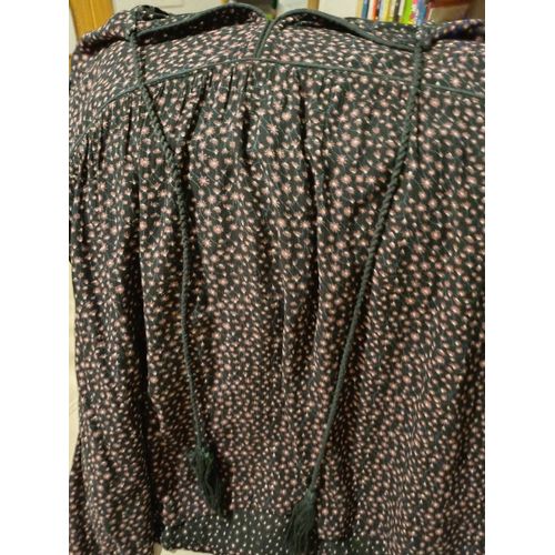 Tunique Minuscules Fleurs Rouges Et Blanches