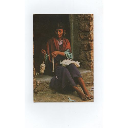 Sud Tunisien - La Fileuse De Laine.