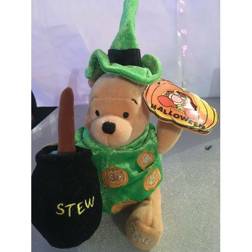 Peluche lumineuse verte winnie l'ourson halloween avec chaudron - disney - disney store
