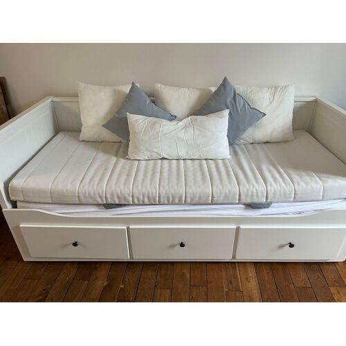 Lit banquettes  2p , avec 2 matelas et 6 coussins 