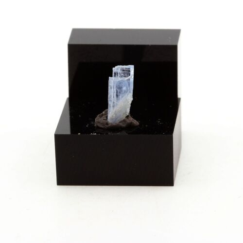 Cyanite Disthène. 0.91 Ct. Pizzo Forno, Ticino, Suisse.