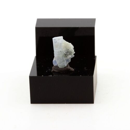 Cyanite Disthène. 1.5 Ct. Pizzo Forno, Ticino, Suisse.
