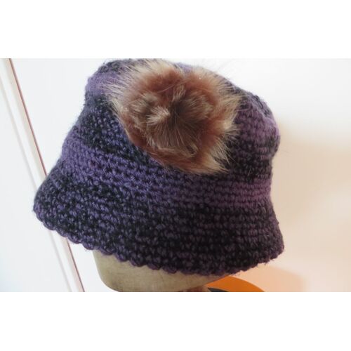Chapeau Cloche Au Crochet Noir Et Violet