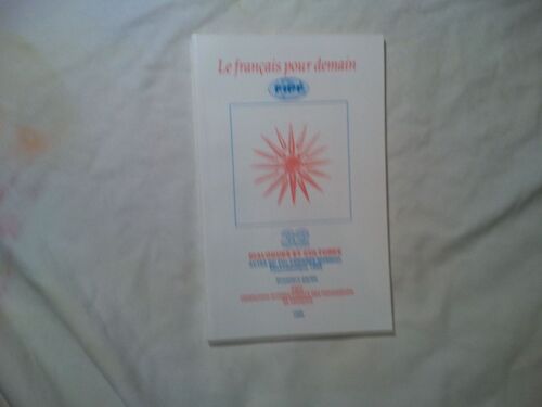 Le Francais Pour Demain 32 Dialogues Et Cultures