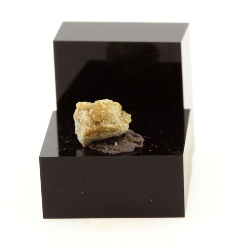 Grenat Andradite Topazolite. 2.4 Ct. Antetezambato, Antsiranana, Madagascar. Rare.