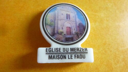 Fève Brillante Plate Personnalisée D'artisan = Thème Bretagne = Maison Le Faou ( À Lanvollon 22 ) = Église Du Merzer - Très Rare