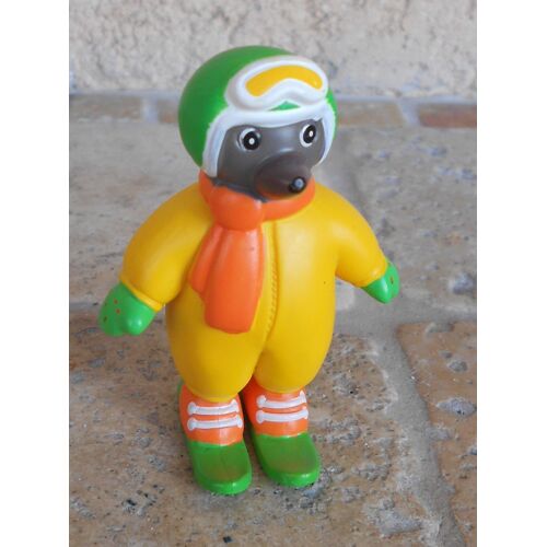 Figurine Petit Ours Brun - Tenue De Ski Jaune - Casque Et Ski Verts - Bayard - Hauteur 6 Cm