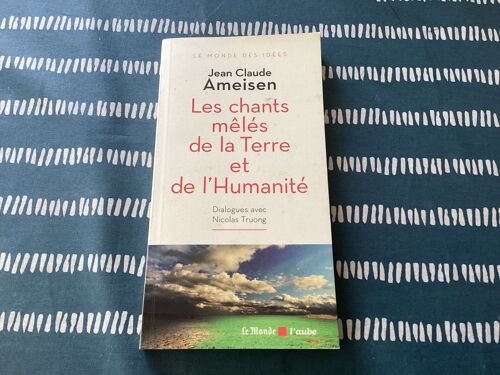 Les Champs Mêlés De La Terre Et De L’Humanité