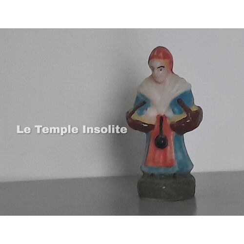 Fève Village - Femme Avec Paniers