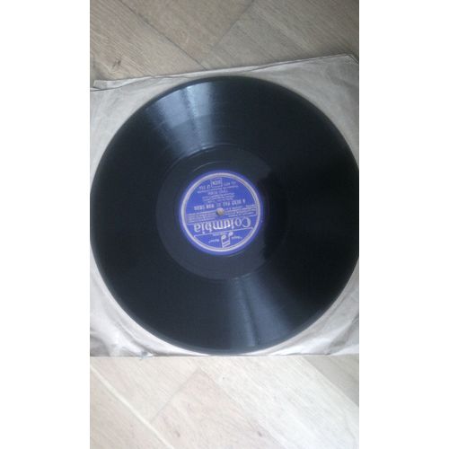 A Deux Pas De Mon Coeur / Y A D'l'amour