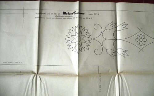 Supplément Au N° 834 De Modes Et Travaux Juin 1970.Points Comptés,Nappe Et Serviette À Thé Panneau Frise En Tapisserie