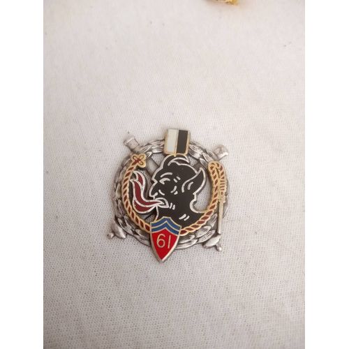 Insigne 61 Ème Régiment D'artillerie Attache Arrière Cassé