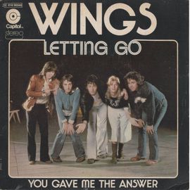 Disque 45 Tours Wings (1979 Parlophone Pathe 2c 008-62579) - 2 Titres : Goodnight Tonight / Daytime Nightime Suffering