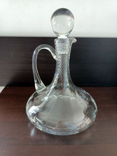 Très Belle Carafe À Décanter , Base Large , Avec Un Superbe Effet De Spirale.