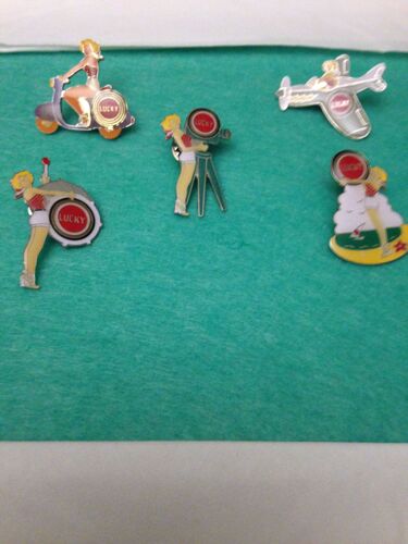 5 Pins Lucky Strike Comme Neuf