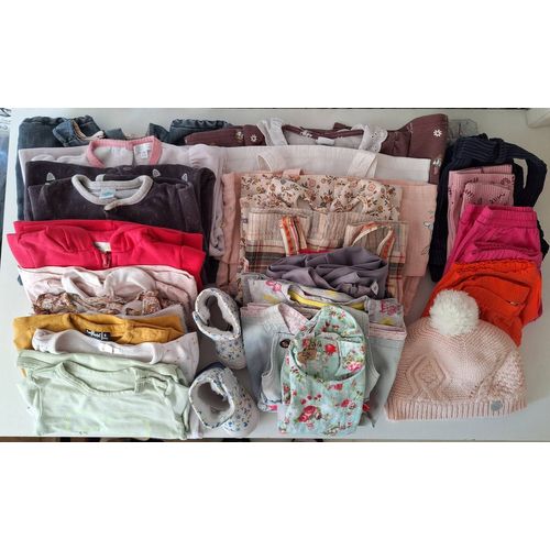 Lot De 25 Vêtements Et Une Paire De Bottines Bébé Fille En 6 Mois