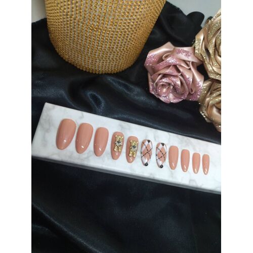Press-On-Nails 