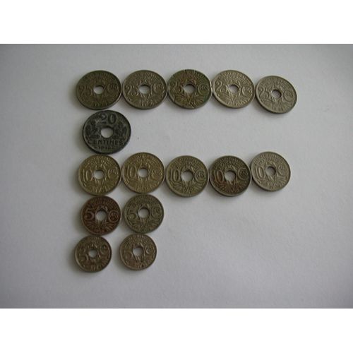 Lot De 15 Pièces De Monnaie De Centime À Trou Année Varié