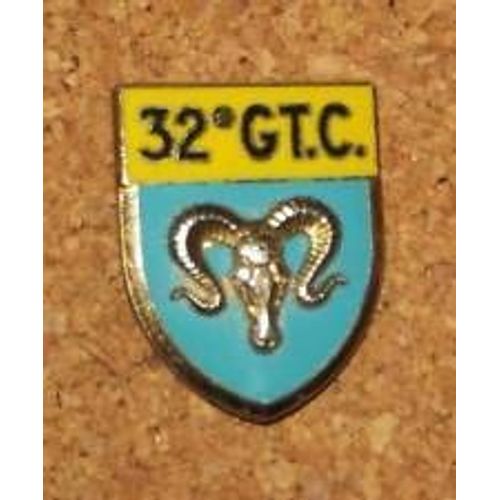Insigne Militaire Du 32 Eme Gt.C