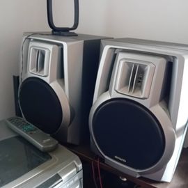 Chaine iffi plus 2 haut parleurs et une antenne à télécommande