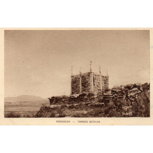 Carte Postale Ancienne - Madagascar - Tombeau Betsileo