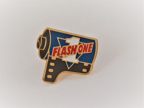 Pins Photographie Flash One Pellicule / Doré / Signé Primotop