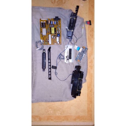 vends lots carte alimentation+accessoires pour tv LG42LN575S
