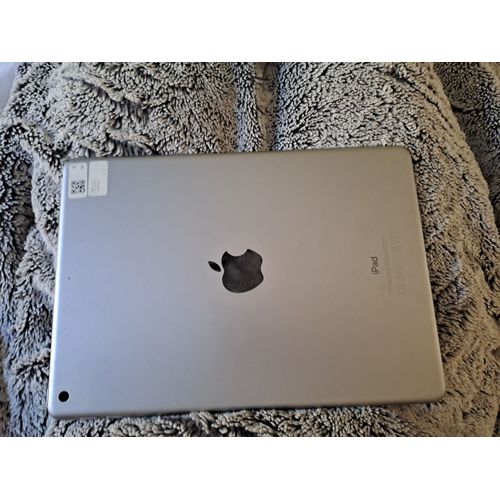 Ipad 5 ème génération écran parfait et ipad parfait fonctionne très bien 32go
