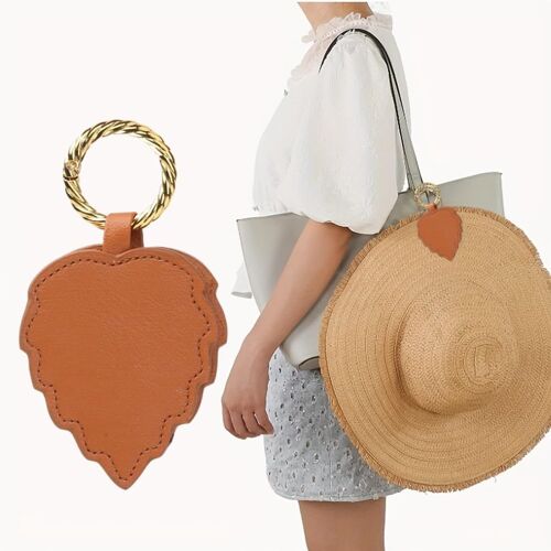1 Pièces Clip Magnétique pour Chapeau de Voyage,Clip Chapeau,Clip en Cuir PU pour Sac de Voyage,Sac à Dos, Sac à Main Clip Multifonctionnel pour Chapeau(Forme de la Feuille,Brun)