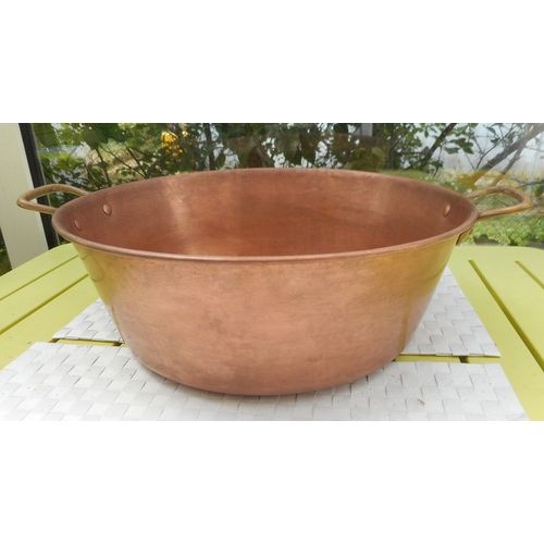 Ancienne Grande Bassine À Confiture En Cuivre Massif, Excellent État Anse Laiton, Rivets Cuivre, Hauteur 13.5 Cm, Diamètre Supérieur 37.3 Cm, Poids 1.7 Kg