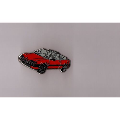 Pin's Automobile / Marque Rover - Rover Rouge Décapotable (Zamac Argenté Signé Scm) Longueur: 3,8 Cm