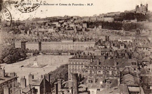 Cpa - 1925 -N° 3 Lyon - 69 - Rhone - Place Bellecour Et Coteau De Fourviere- Ecrite Et Timbree - 9 Cm X 13.70 Cm
