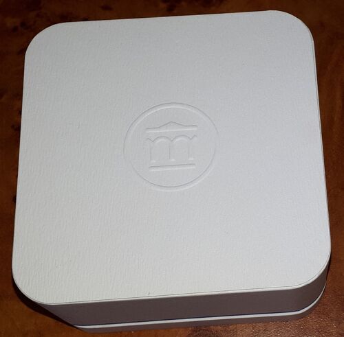 Coffret/Écrin De Présentation Ou De Rangement Pour Bijou - Rigide- Coussin À Encoches Amovible - Blanc Avec Petite Partie Dorée Apparente - Le Manège À Bijoux De Leclerc -10x9.5x5.5cm