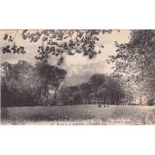 Carte Postale / Ecole De Sorèze ,Dans Le Parc