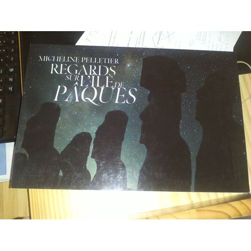 Regards Sur L'île De Pâques