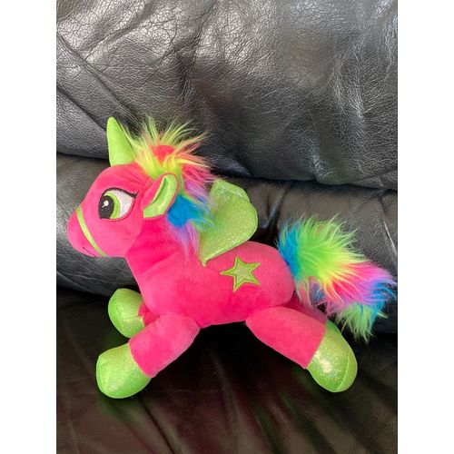 Peluche licorne rose arc en ciel étoile verte en course 28cm