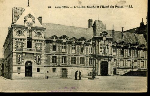 Carte Postale De Lisieux  (Calvados)  L'ancien Evéché Et L'hôtel Des Postes